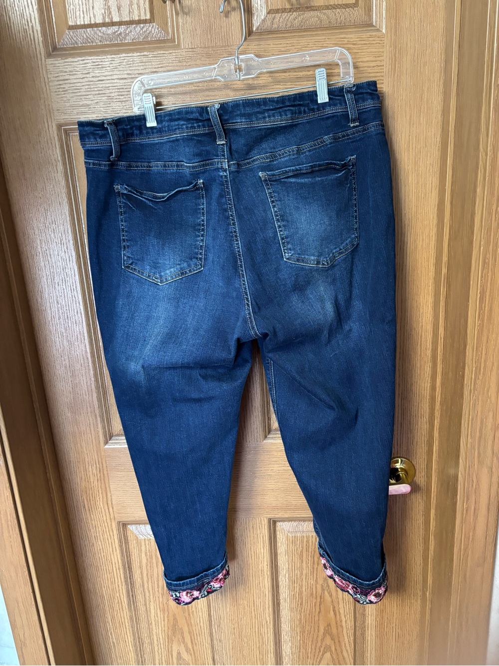EMBROIDERED DENIM CAPRIS - Picture 3 of 4